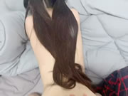 زوجان صينيان يمارسان الجنس على السرير