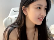 فتاة صينية جميلة نقية