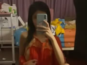 صورة شخصية لفتاة صينية ذات صدر كبير